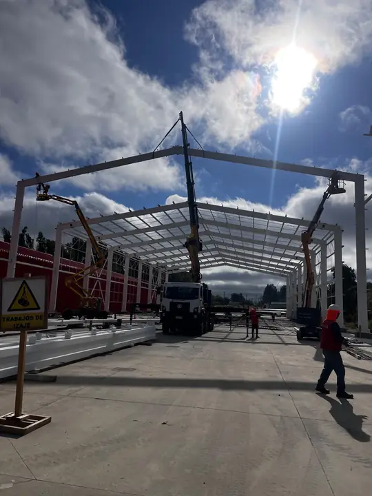 Montaje de estructura metálica